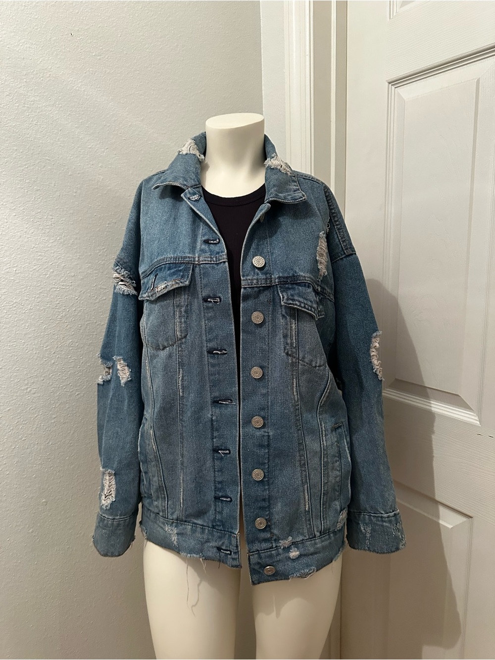 refuge Distressed Light Blue Denim Jacket - Women small oversized